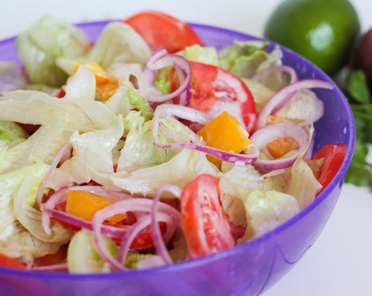 Salada de Alface, Tomate e Pimentão (vegana)