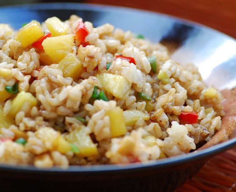 Arroz Frito com Abacaxi (vegana)