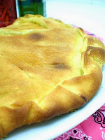 Calzone de Escarola, Cogumelo e Pimentão Vermelho (vegana)