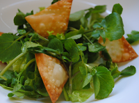 Salada de Folhas Verdes com "Croutons" de Pastel (vegana)