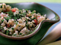 Tabule de Quinua com Raiz de Capim-Santo (vegana)