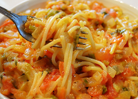 Espaguete com Molho de Tomates e Castanha-de-Caju (vegana)
