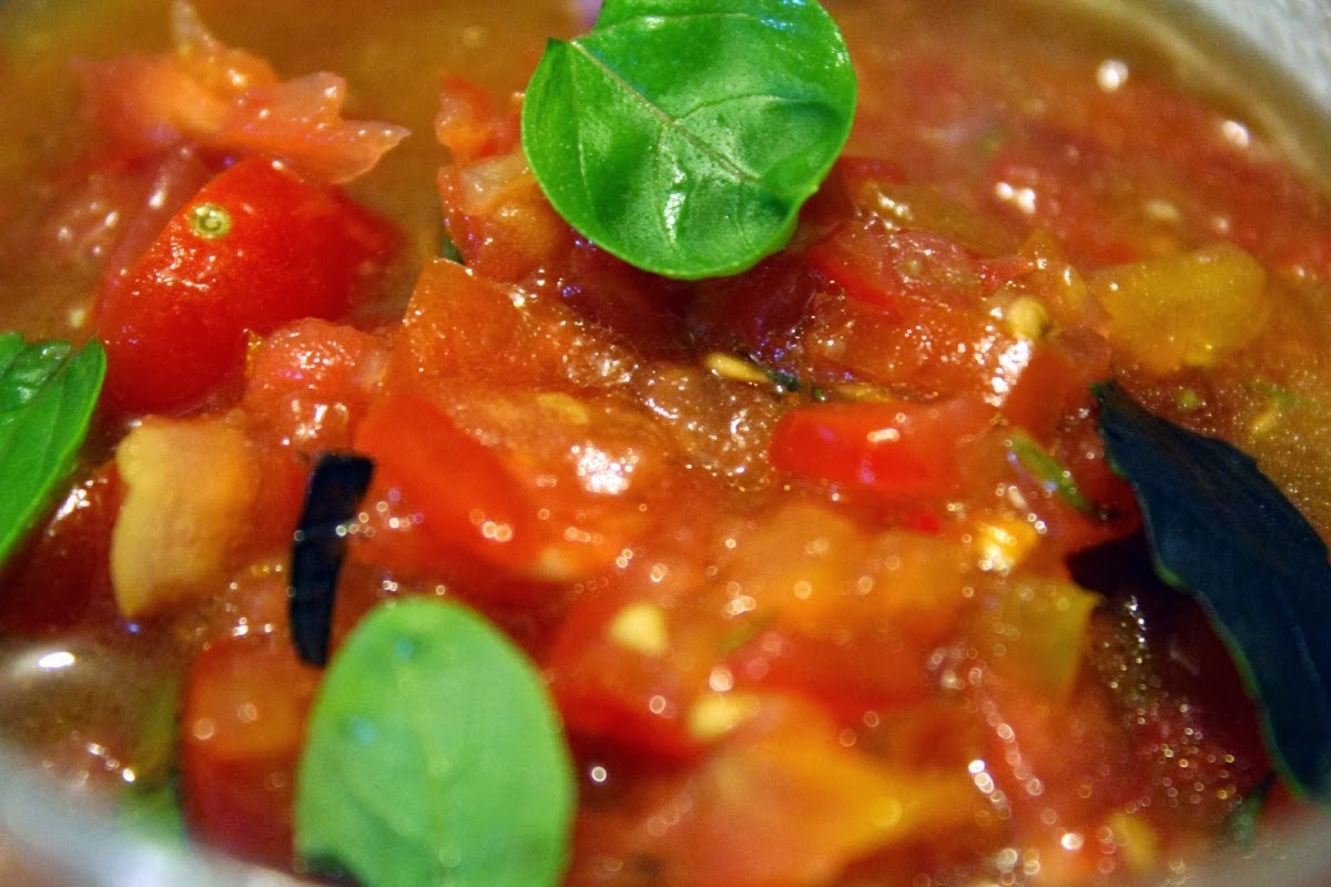 Macarrão com Molho de Tomate-Cereja (vegana)