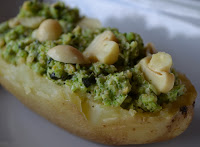 Batata Assada com Pesto de Brócolis e Champignon (vegana)