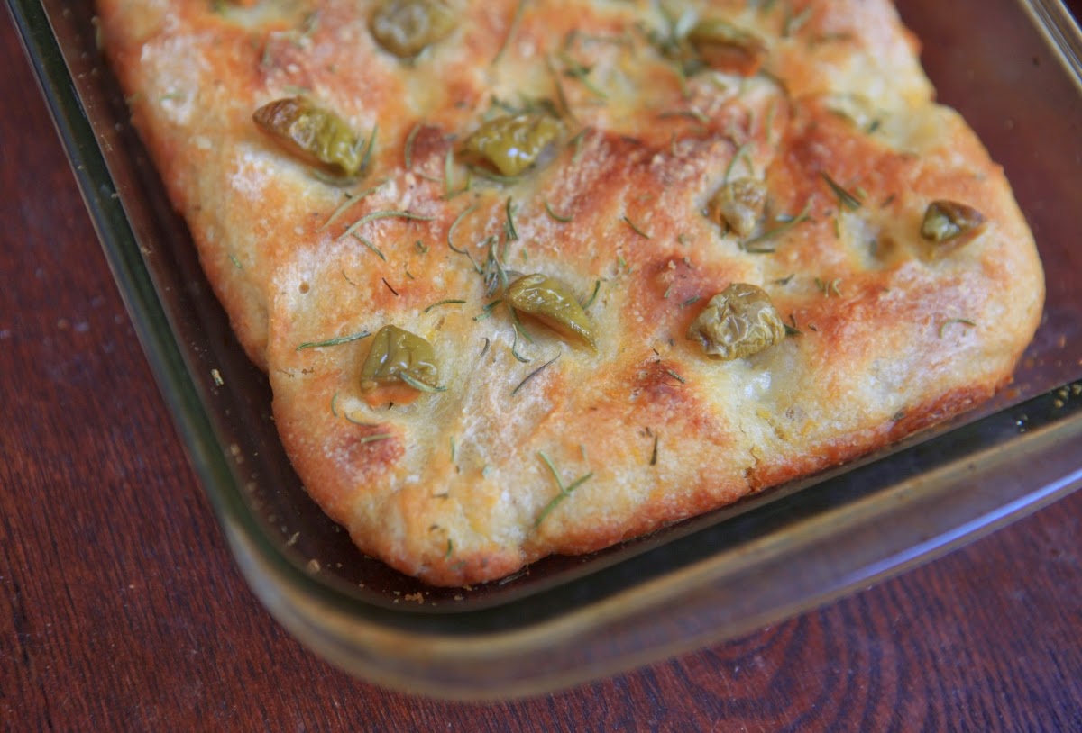 Focaccia com Azeitonas e Alecrim (vegana)