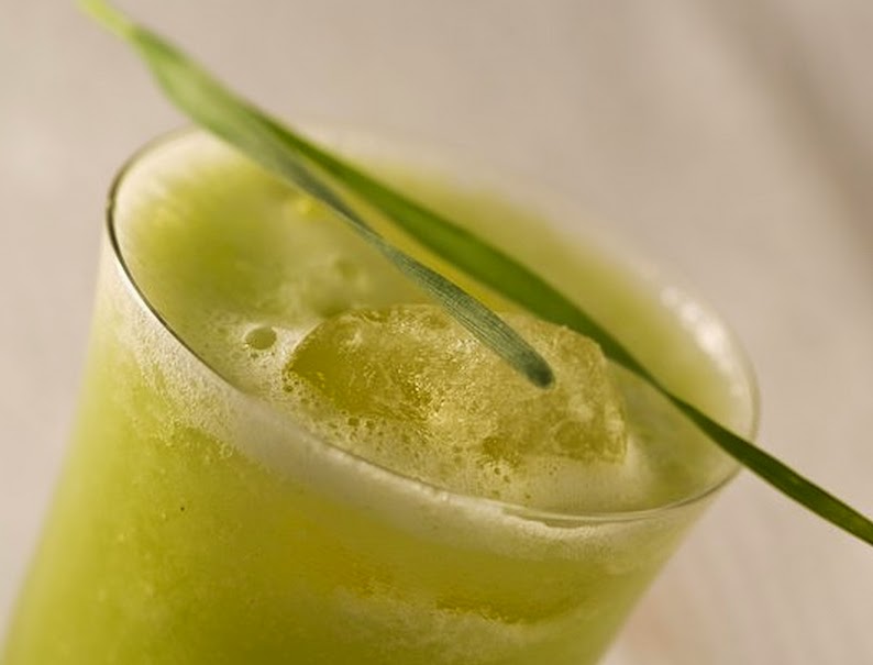 Chá Verde com Abacaxi e Salsinha (vegana)