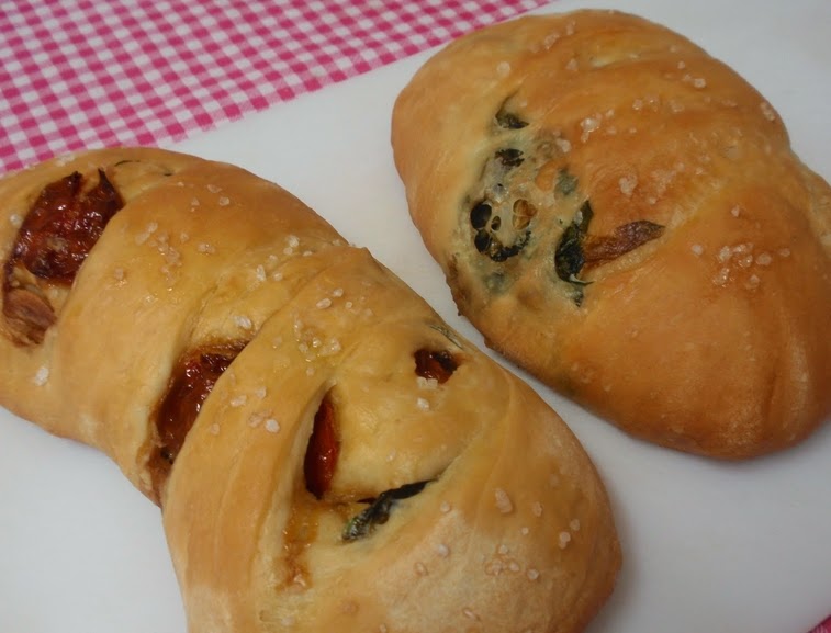 Pão de Tomate Confit e Escarola (vegana)