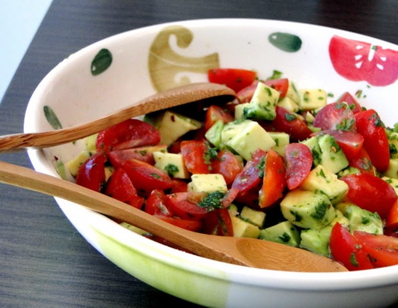 Salada de Tomate com Abacate (vegana)