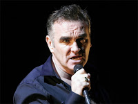 Morrissey mostra em show como animais são mortos nos matadouros