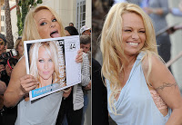 Pamela Anderson lambe selo gigante em evento da PETA