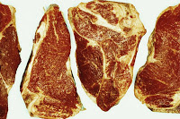 Comer carne vermelha afeta o cheiro do seu corpo