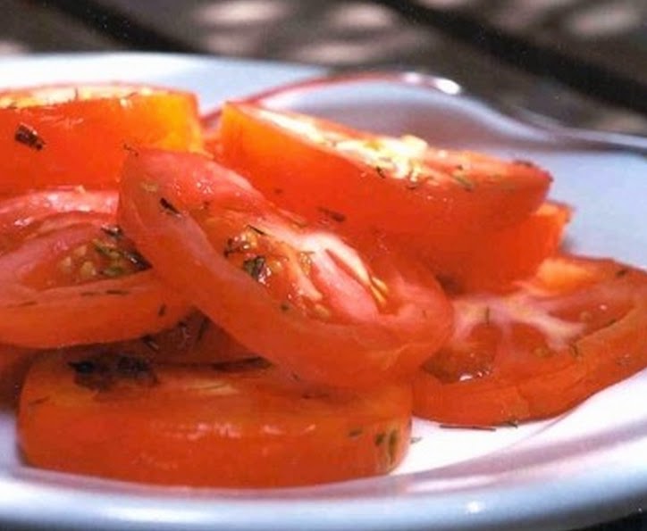 Salada de Tomate com Segurelha (vegana)